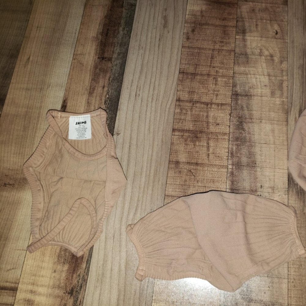 Skims Nude Sienna Face Mask Kim Kardashian